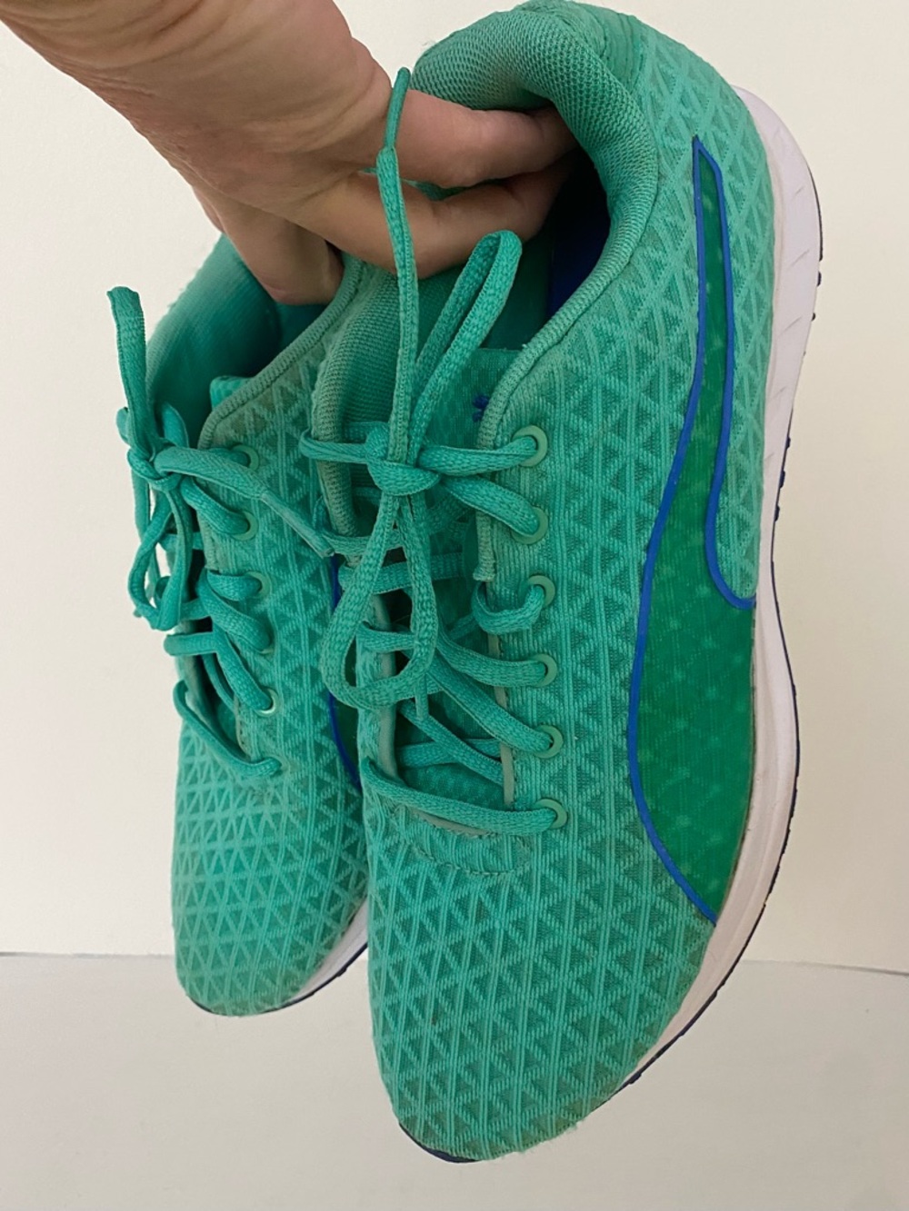 Puma Women’s Green Athletic Lace-Up Sneakers sz9 Europe 40